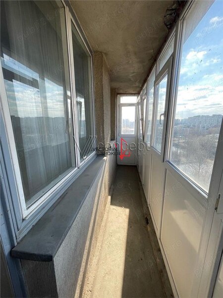 Colentina McDonalds, garsoniera et. 6, in bloc stradal, mixt