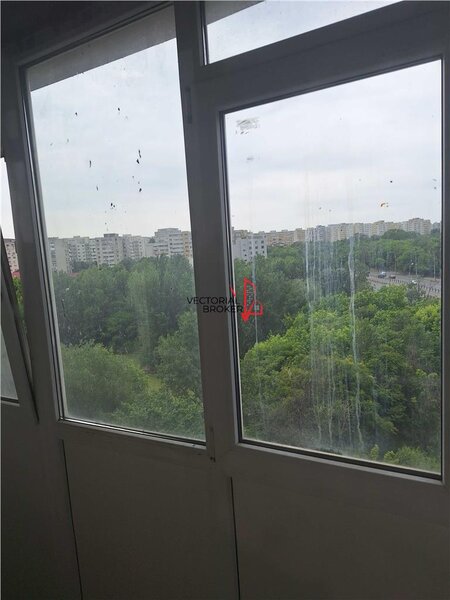 Colentina McDonalds, garsoniera et. 6, in bloc stradal, mixt