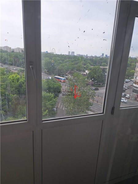 Colentina McDonalds, garsoniera et. 6, in bloc stradal, mixt