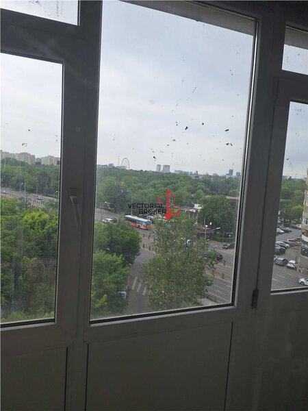 Colentina McDonalds, garsoniera et. 6, in bloc stradal, mixt